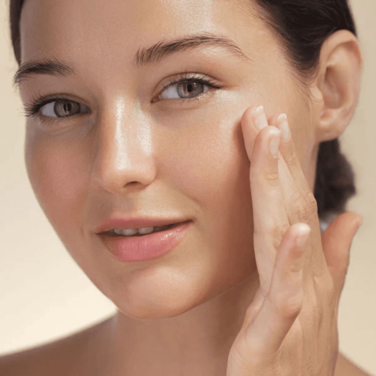 Collagène et élastine : pourquoi votre peau se relâche avec l'âge
